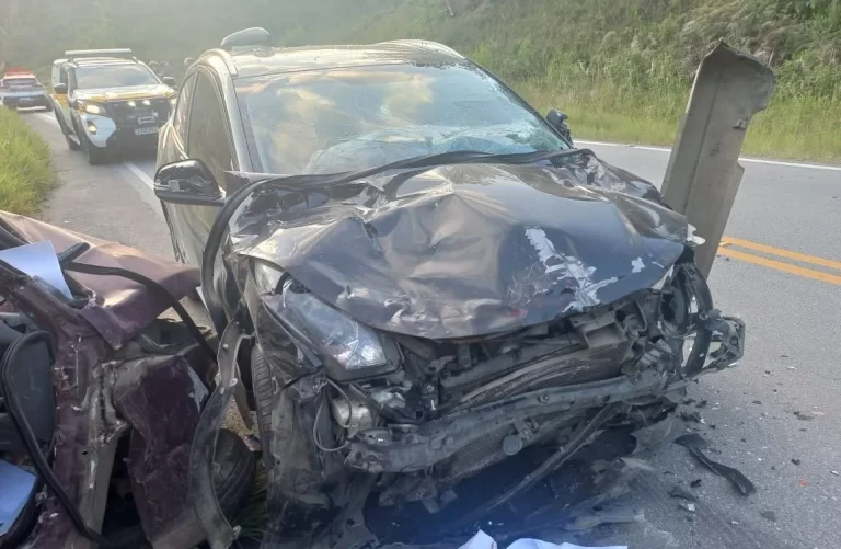Mulher-morre-em-colisao-entre-dois-carros-na-SC-350-2