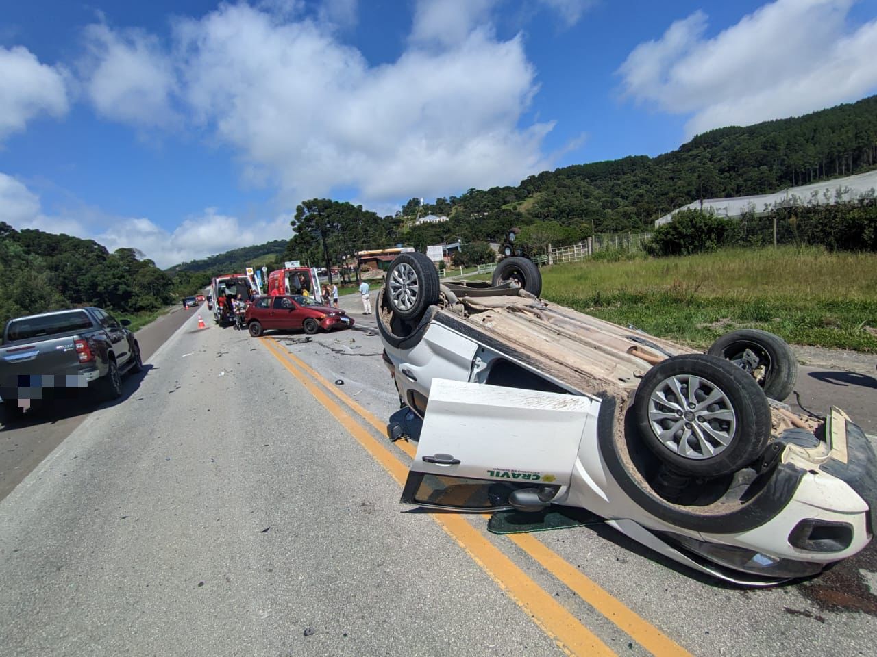 Capotamento na BR-282 em Bom Retiro resulta em seis pessoas feridas