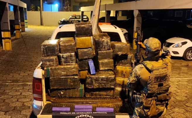 Quase uma tonelada de maconha é apreendida após perseguição no Meio-Oeste catarinense