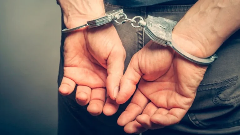 Homem-e-preso-apos-furtar-pai-e-tentar-incendiar-quarto