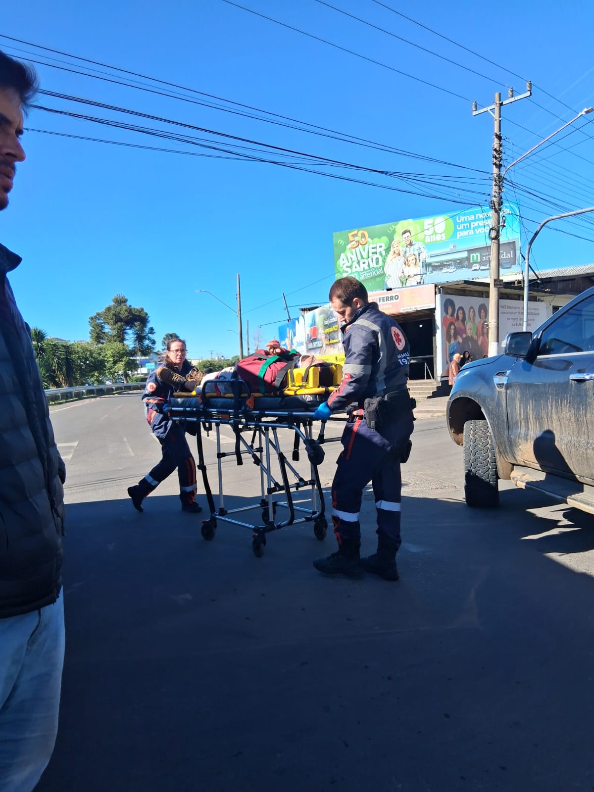 Ciclista é atropelado por caminhonete no cruzamento da Castro Alves com a Carahá em Lages