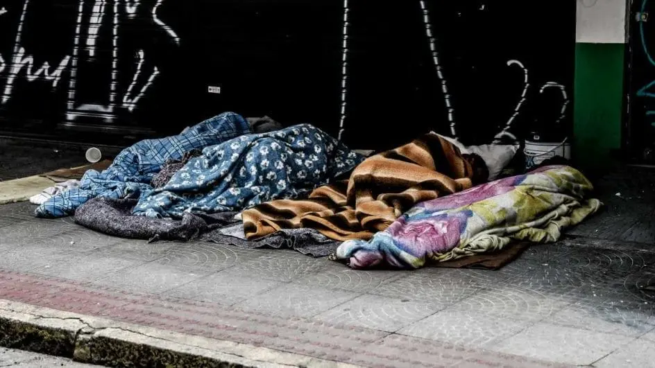 pessoas-situacao-de-rua-florianopolis-944x531-1.jpg