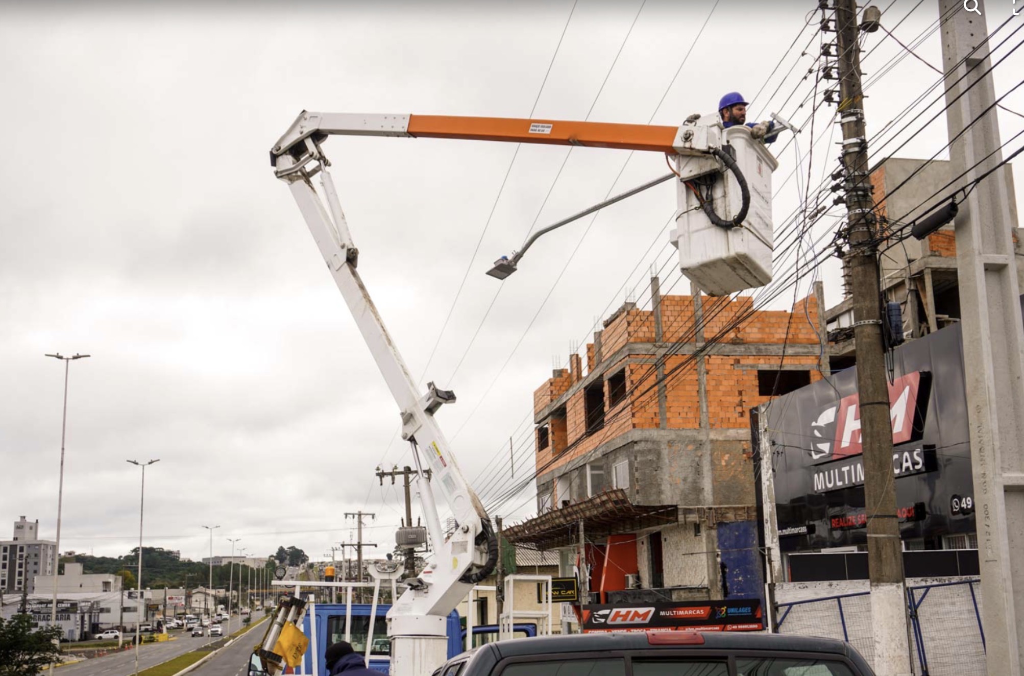 MAIS ILUMINAÇÃO: 39 PONTOS DE LED SÃO INSTALADOS NO TRECHO NOVO DA AVENIDA PRESIDENTE VARGAS